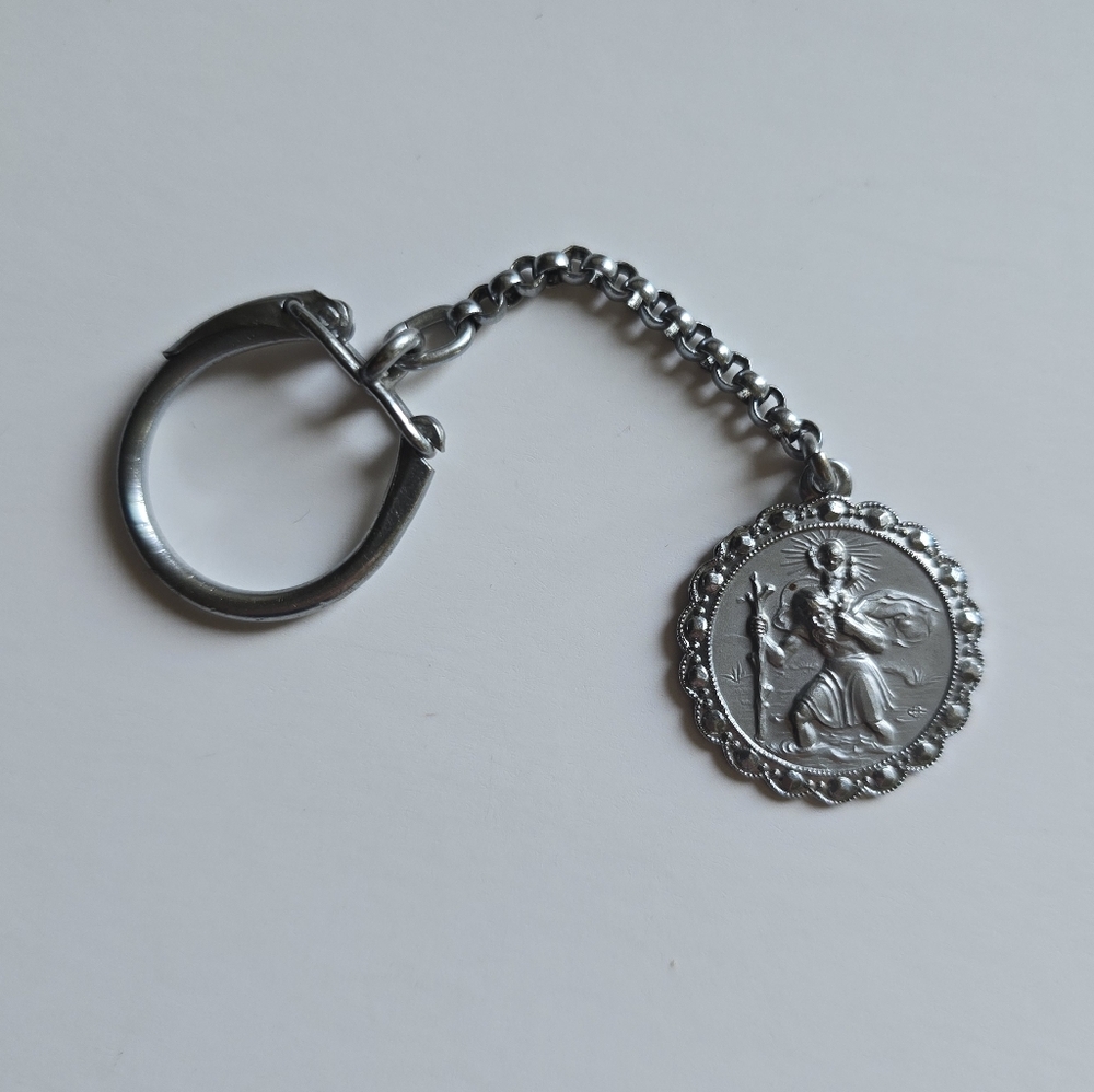 🚗 Travelers Protection Keychain